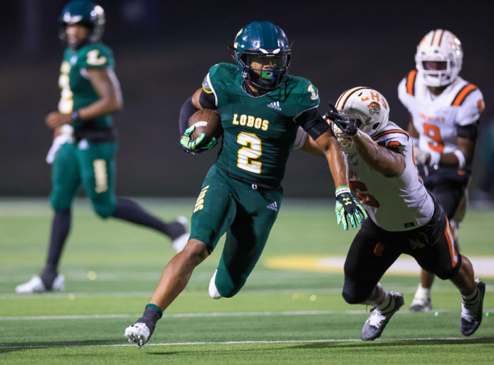 Oklahoma commit Taylor Tatum carries the ball during a Texas high school football game in Sept. 2022.